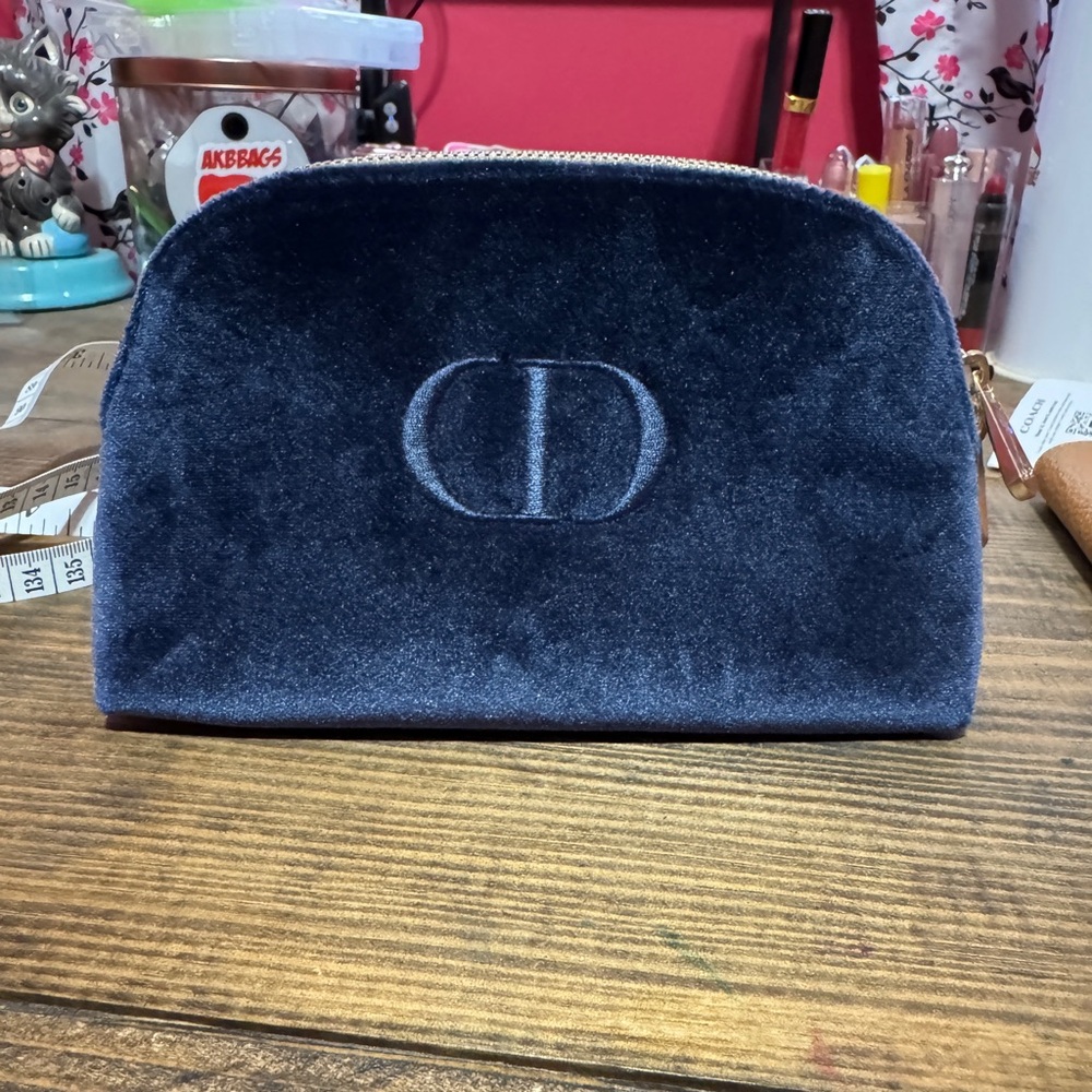 DIOR Beauty CD Logo Elegant Blue Velvet Clutch Cosmetic Bag
Makeup Pouch
